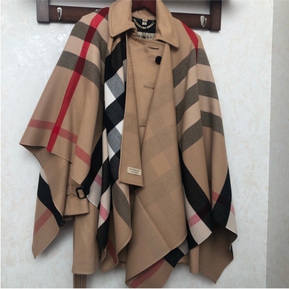 🔥NWT 🆕Burberry Charlotte Reversible Wool 140 X 140 Cape Scarf Wrap poncho - Picture 10 of 10